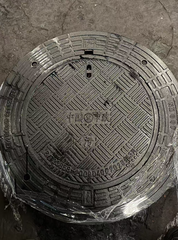 港口球墨铸铁防沉降井盖展示